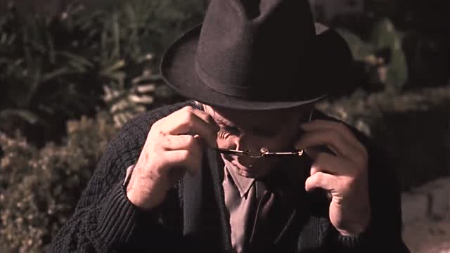 教父3麦克坐在椅子上回忆往事最后孤独一人老去