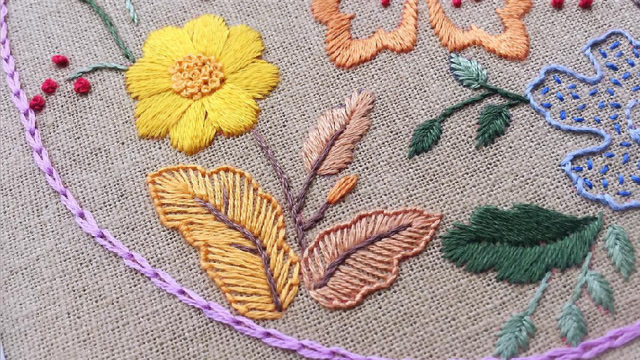 手工刺繡——用鎖鏈繡繡上圓形邊框,一幅刺繡作品就完美收工了