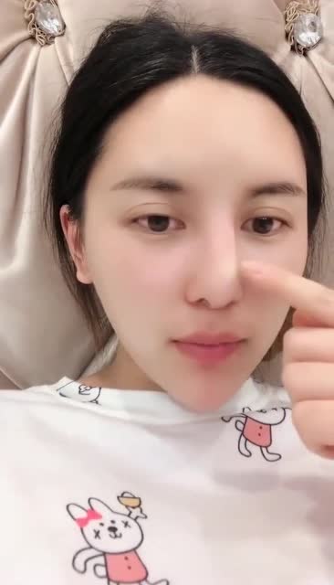 整容女翻假体鼻子,看到接下来这一幕,你还敢去整容吗