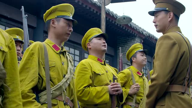 胜利之路皇协军稀稀拉拉集结队伍用了半天