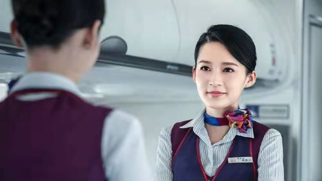 中国机长:客串不到2分钟,一出场抢光李沁风头,网友:美到逆天