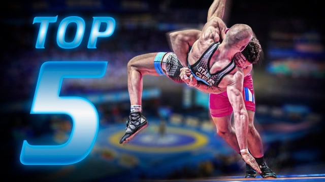 职业摔跤比赛5个精彩镜头,动作行云流水一气呵成,暴力!