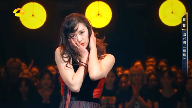 舞蹈风暴:搞笑女孩胡婕表演当代舞《胭脂》很唯美