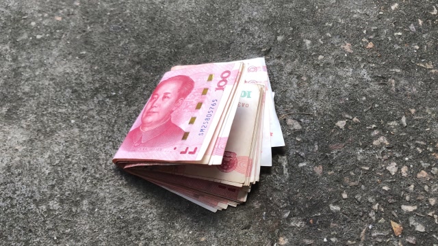 地上掉了钱不要捡,你知道怎么回事吗?幸亏知道的不晚,都看看吧