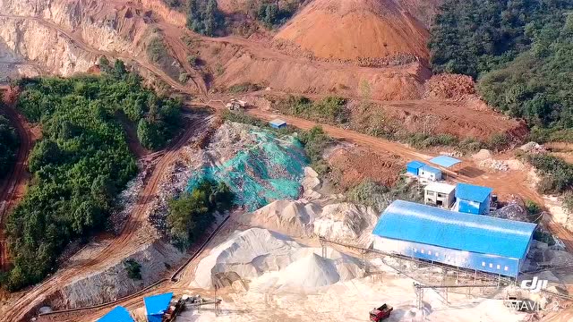 20191103衡阳常宁市水口山镇开山碎石生态惨遭破坏,砖厂浓烟直排