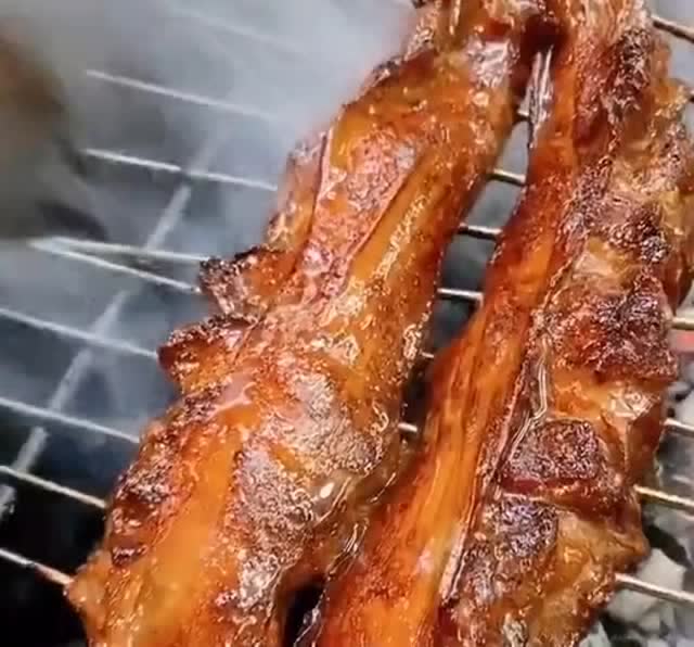 上好的护心肉!这样一烤!原谅我忍不住吞哈喇子了