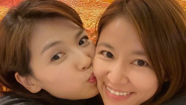 好姐妹!林心如与刘涛相拥互亲 两人素颜无惧镜头状态佳