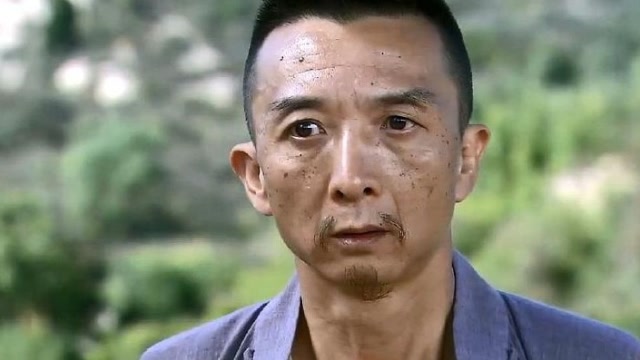 马九斤一心想着打鬼子,把自己弄得口吐鲜血,耗子也跟着他遭殃