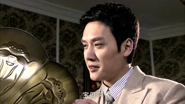 天涯赤子心:冯绍峰一口一个宝贝,还这么仔细擦拭,原来是这个东西?