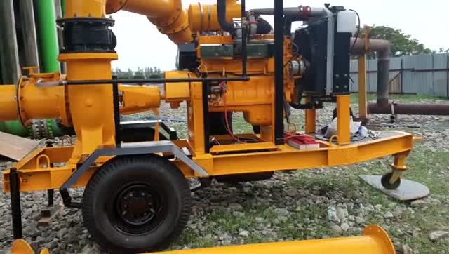 工地上的抽水机看起来挺高端