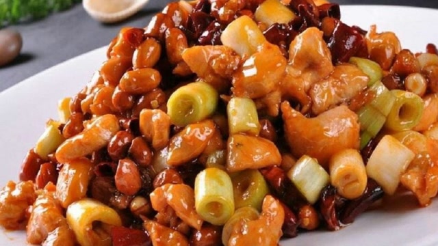 四川传统名菜宫保鸡丁,火遍海内外,原来饭店大厨是这么做的