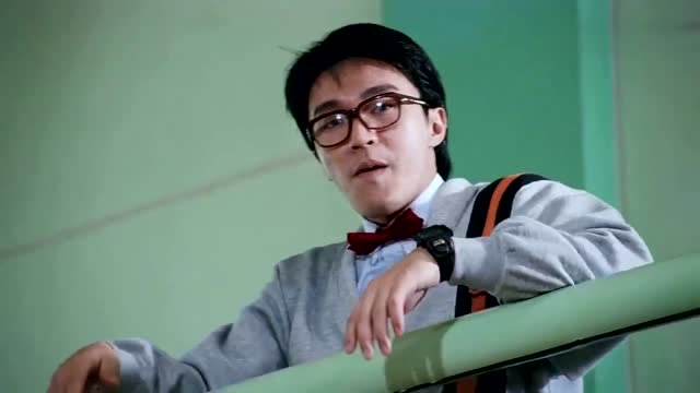 逃学威龙:阿星表演一拳打爆篮球,令辛迪着迷,真的太帅了