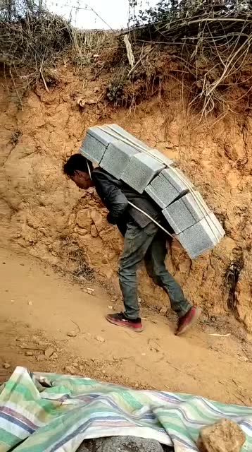 原谅大哥的腰都累弯了,我是含着泪默默祈祷的,希望他能振作起来!