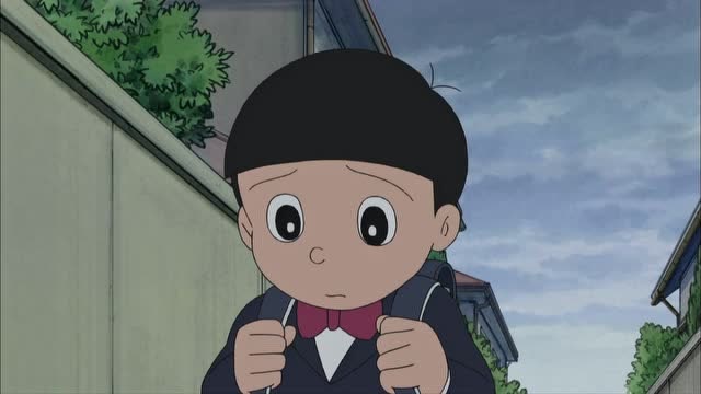 《哆啦a梦》小时候的大雄也真笨,靠甩鞋子来决定走哪条路回家!