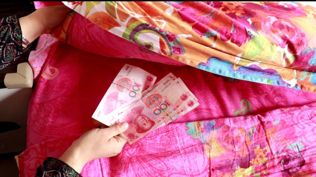大年三十,为什么要在枕头底下放钱?我也是刚刚才知道,看完快告诉家人