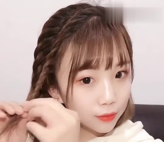 过年短发妹子这样扎,这也太好看了吧,是心动的感觉!