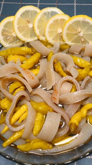 柠檬泡椒猪皮,酸酸辣辣的特别好吃