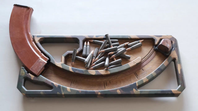 弹匣如何做到快速装弹?老外一般都用这个工具,速度很快