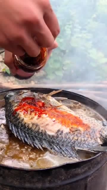 精神小伙铁桶煎福寿鱼真香