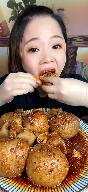 美食吃播:肚包脑,满嘴的油