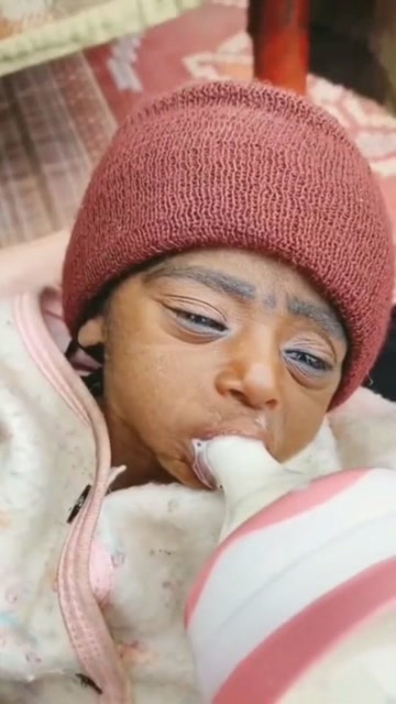 都说这孩子丑,我觉得很可爱,只是还没有长开!