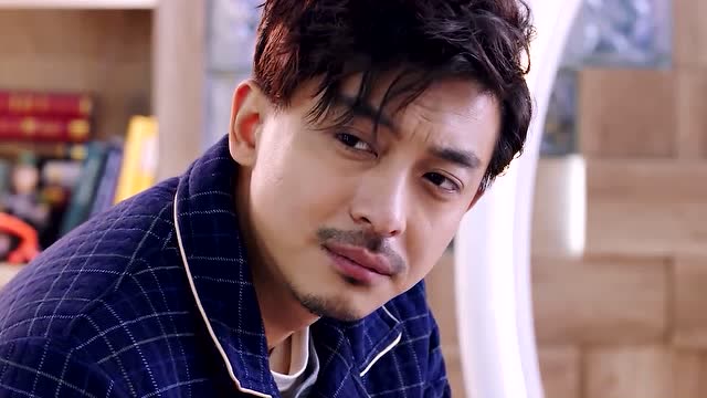 张伟胡子凌乱的发型老款睡衣,大爷你谁啊