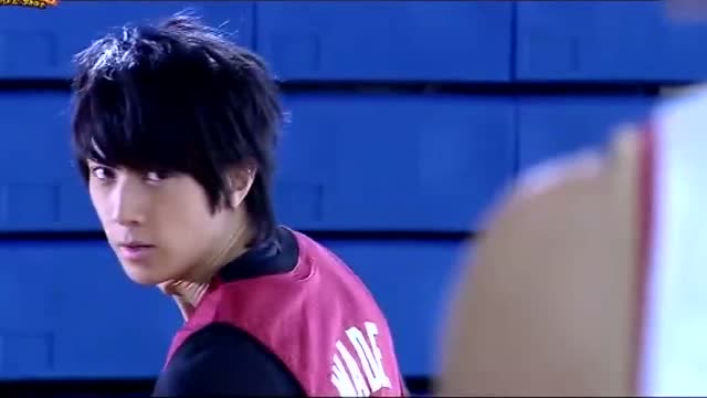 篮球火:无极尊模仿东方翔打球,东方三式只能模仿到第一式!