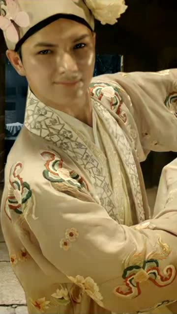 陈炳强饰演的猪刚鬣油腻的脸太帅迷住了唐艺昕