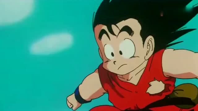 龙珠:桃白白御柱飞行,结果被阿拉蕾用石头砸了下来!