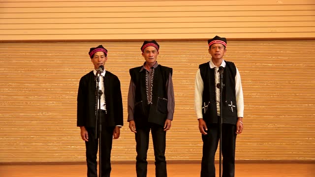 瑶族传统轮唱《树换叶子人换心》(感恩歌)