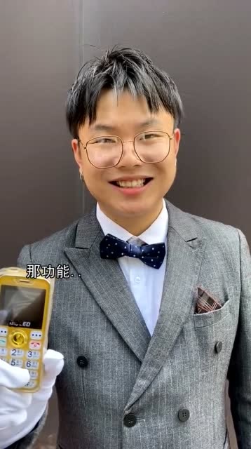 真是个摆货小天才,应该卖鸭梨牌山寨手机,绝对大火!