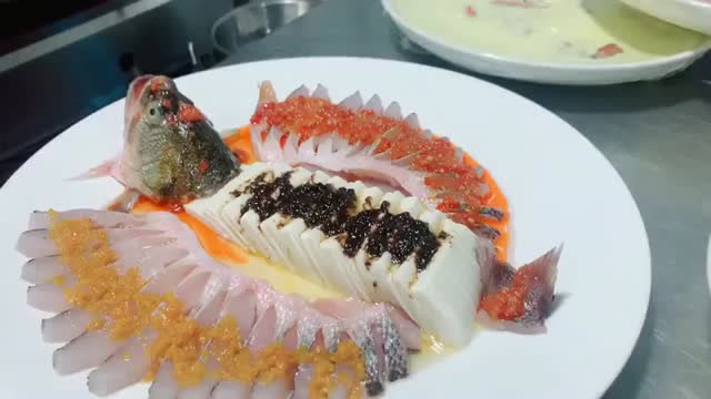 销量领先的《三色贵妃鱼》,颜值味道都在线的一道美食,谁会不喜欢呢?