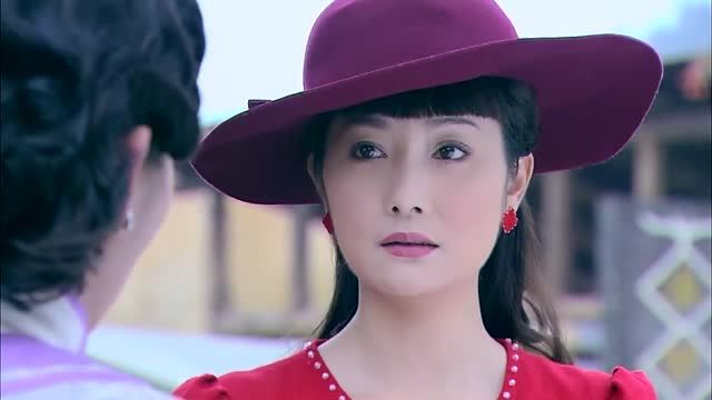 孤胆英雄:红梅这一身,还真是配合自己名字了,导演会玩