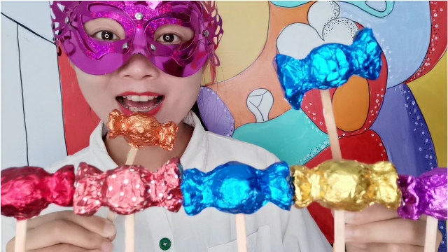 小姐姐吃手工"炫彩糖果巧克力",放大版的甜蜜,醇滑嘎嘣脆