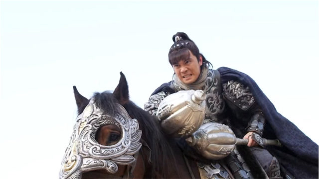 银锤太保裴元庆迎战李元霸,普天之下,能接住李元霸一锤没几个人