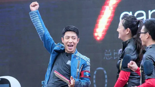 综艺上的那些"团宠,没想到撒贝宁如此重要,众主持人抢着哄