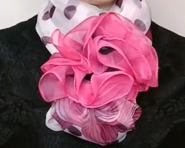 纱巾的玫瑰花系法图片