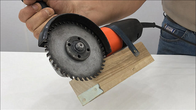 老外用角磨机改造工具,果然与众不同,我们看看就好千万别学