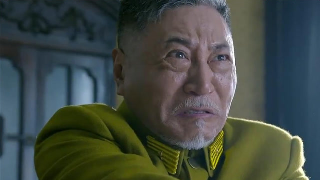 鬼子将军贪生怕死打败仗,为推卸责任竟威胁属下剖腹赎罪,不料属下发怒