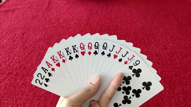 小姐姐拿了一手好牌,大牌都在手好任性,瞬间拥有天下无敌的实力