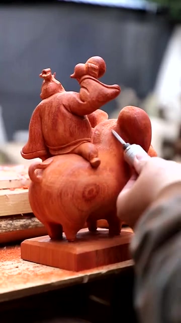 见识一下民间高手,小伙自制"骑猪太乙真人",这手艺厉害了!