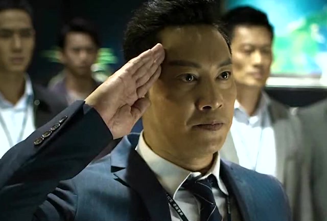 这才是香港警匪片该有的样子,拳拳到肉,硬核开打!