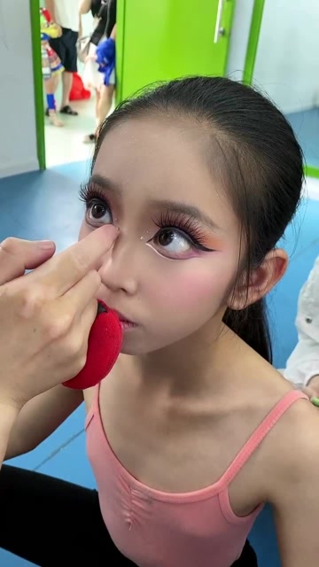 儿童舞台妆,要画这种干净又漂亮的妆容,这样才能事半功倍!