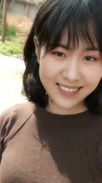 素颜的邻家美女,清纯靓丽,贤妻良母型,越看越喜欢!