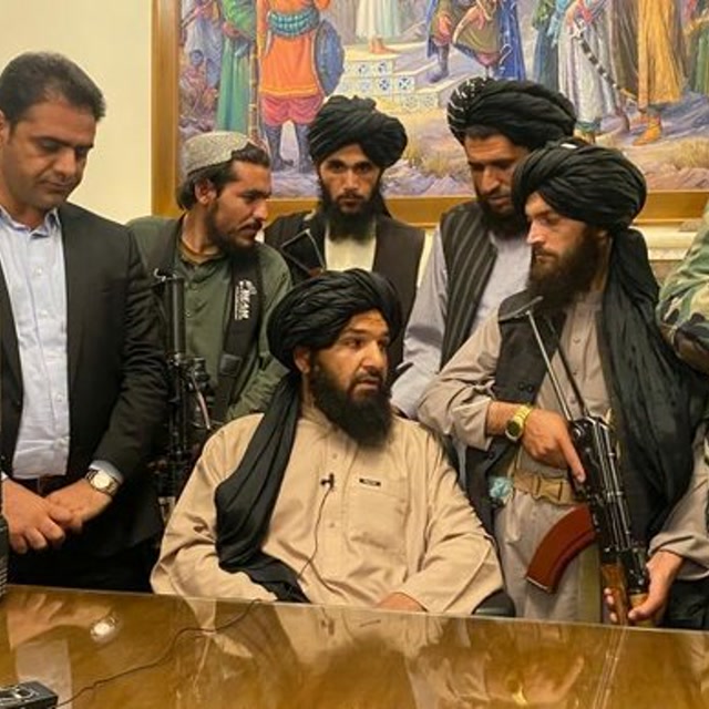 果然视频丨塔利班进入总统府内部画面曝光