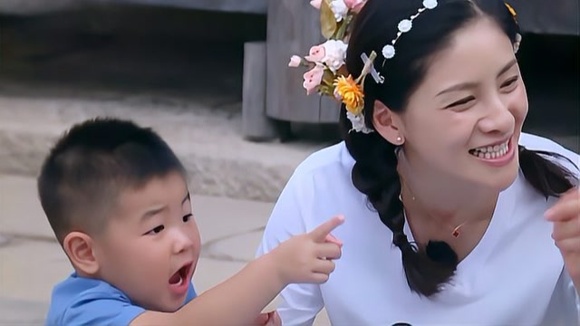 沙溢和胡可对台词,小鱼儿听见指着沙溢,就是一顿怼!太逗了!