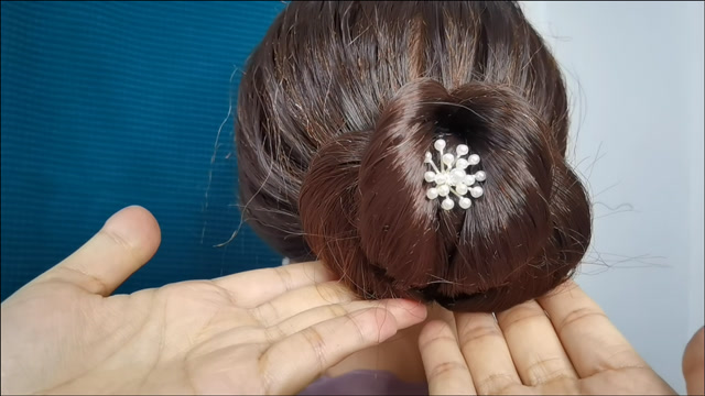 贵气双包发造型,四五十岁的妈妈们特适合的扎发,发型气质优雅