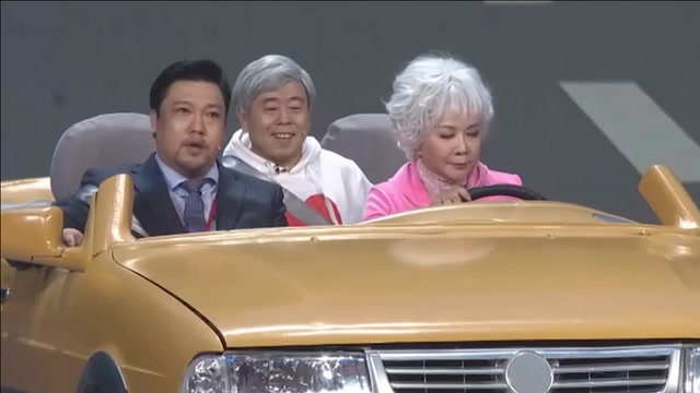 潘长江小品《学车》片段,跟蔡明默契配合秀恩爱,教练都哭了