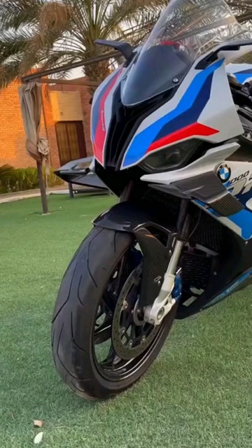 宝马s1000双r是你的梦想吗机车萌新up我为机车狂宝马s1000rr