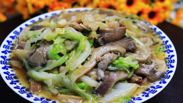 平菇搭配白菜,简单一做就是香,我家一周吃6次都不腻